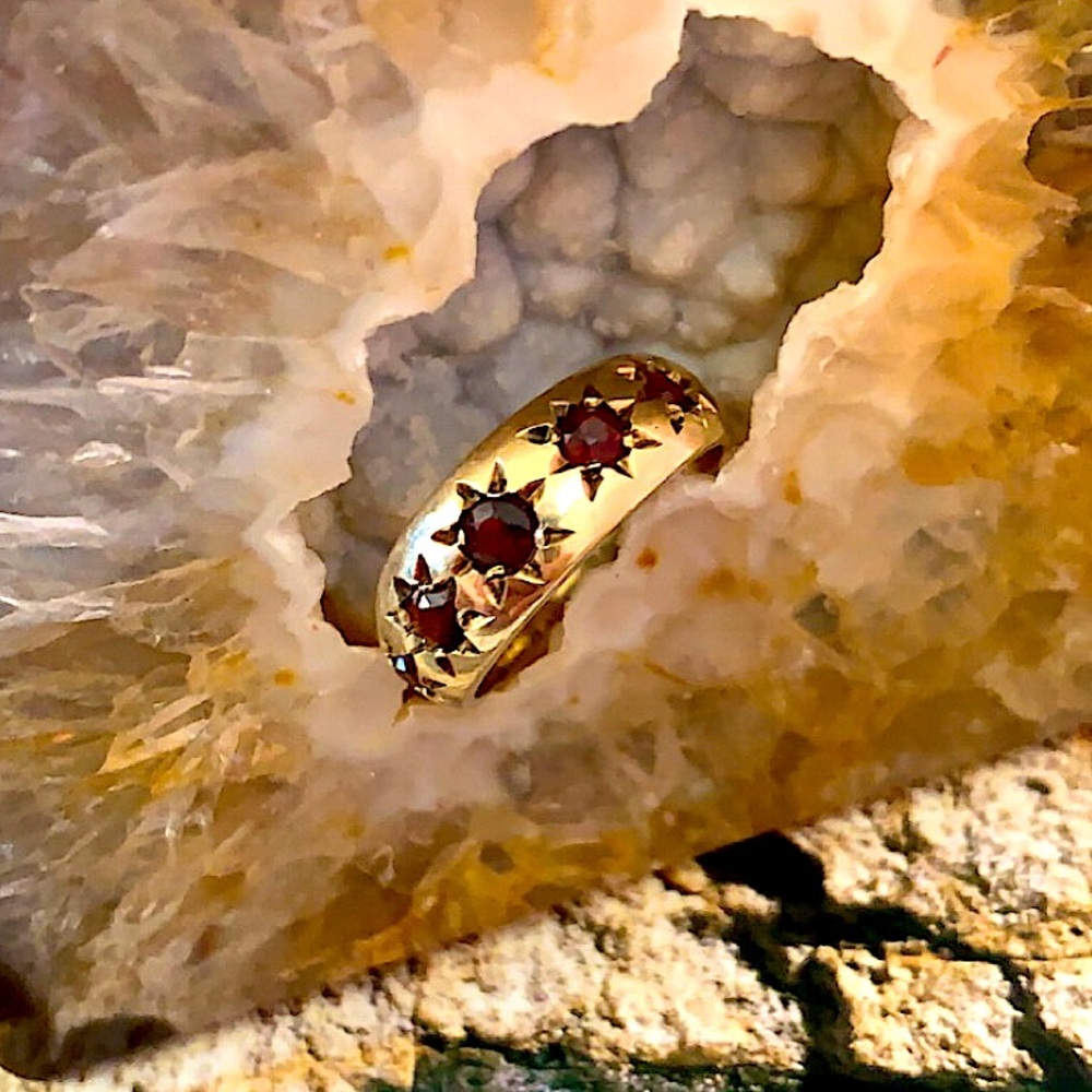SOLD Vintage 9k gold Garnet gypsy ring